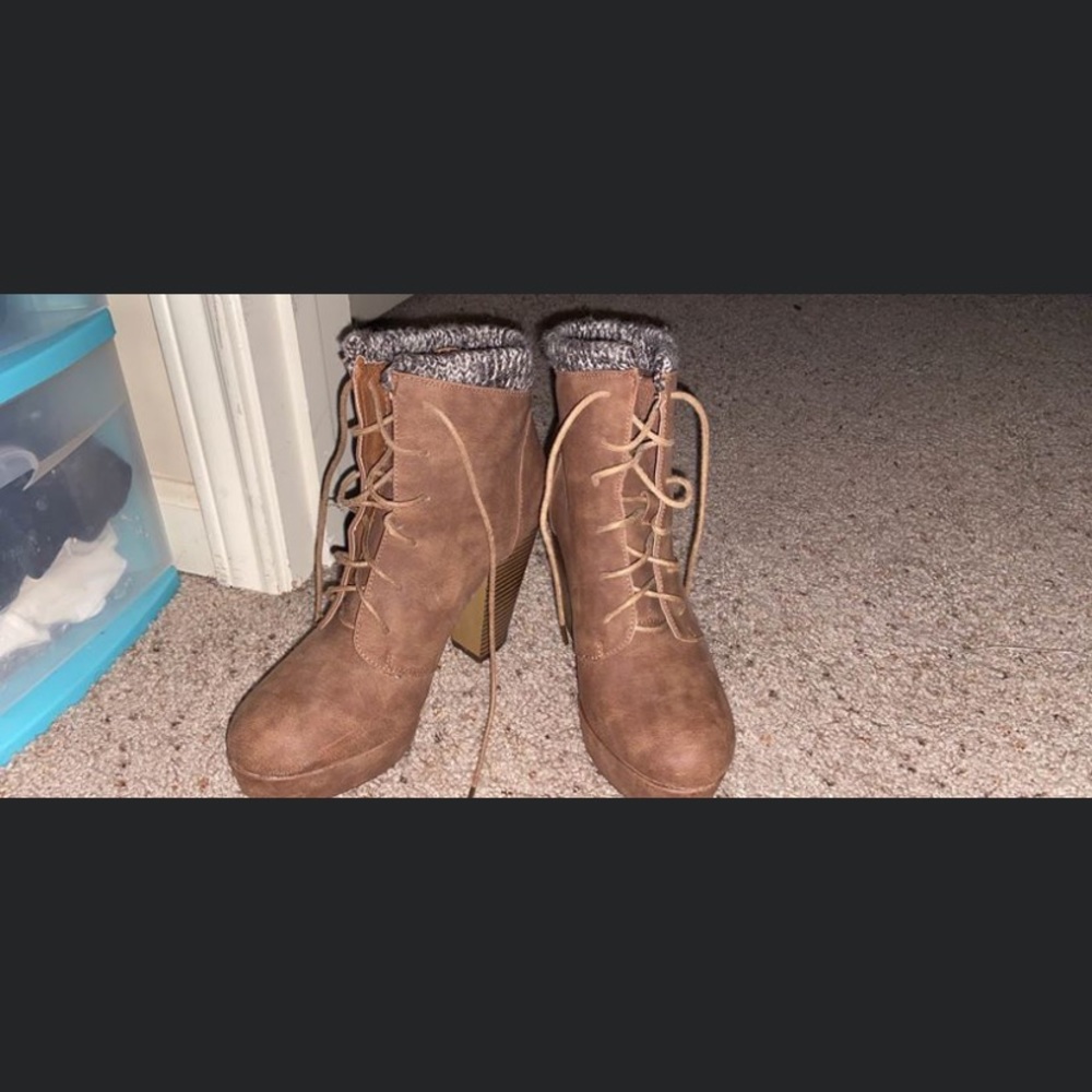Heeled winter booties